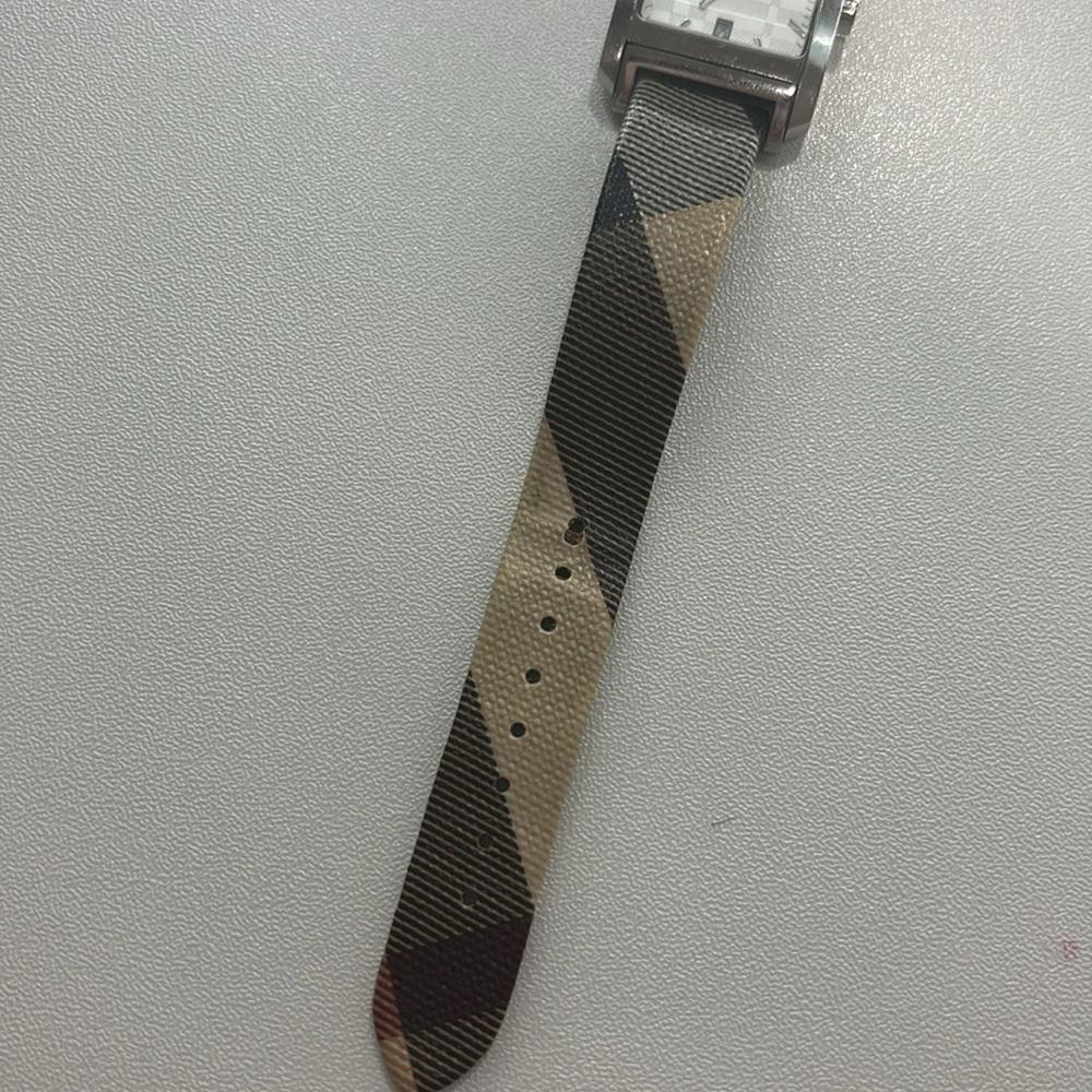 Women Burberry Watch - Picture 3 of 5